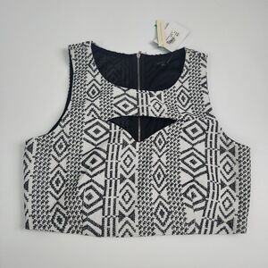 NWT Quinn Tribal print crop top with cut out And Zipper Size M